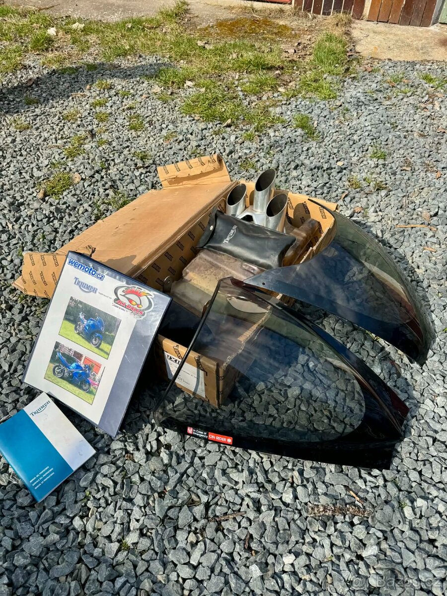 Triumph Sprint 1050 ST - 6