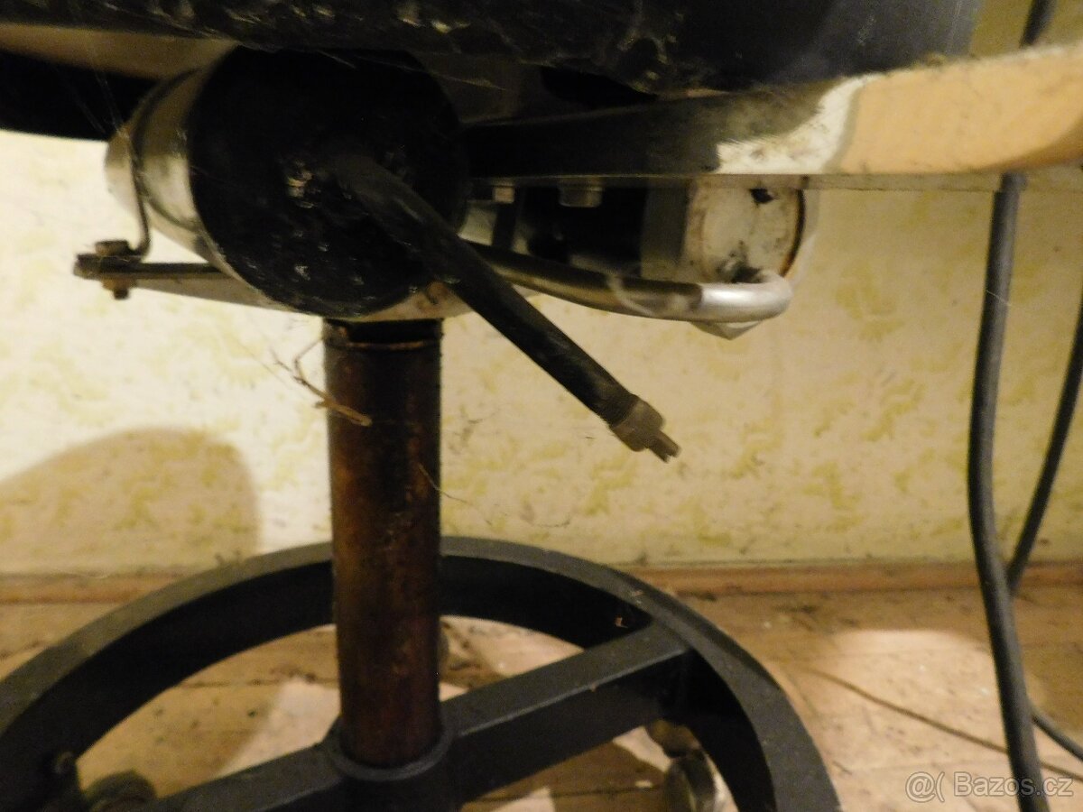 Zdravotnická židle Chirana, otočná, pístová (vzduchová) - 6