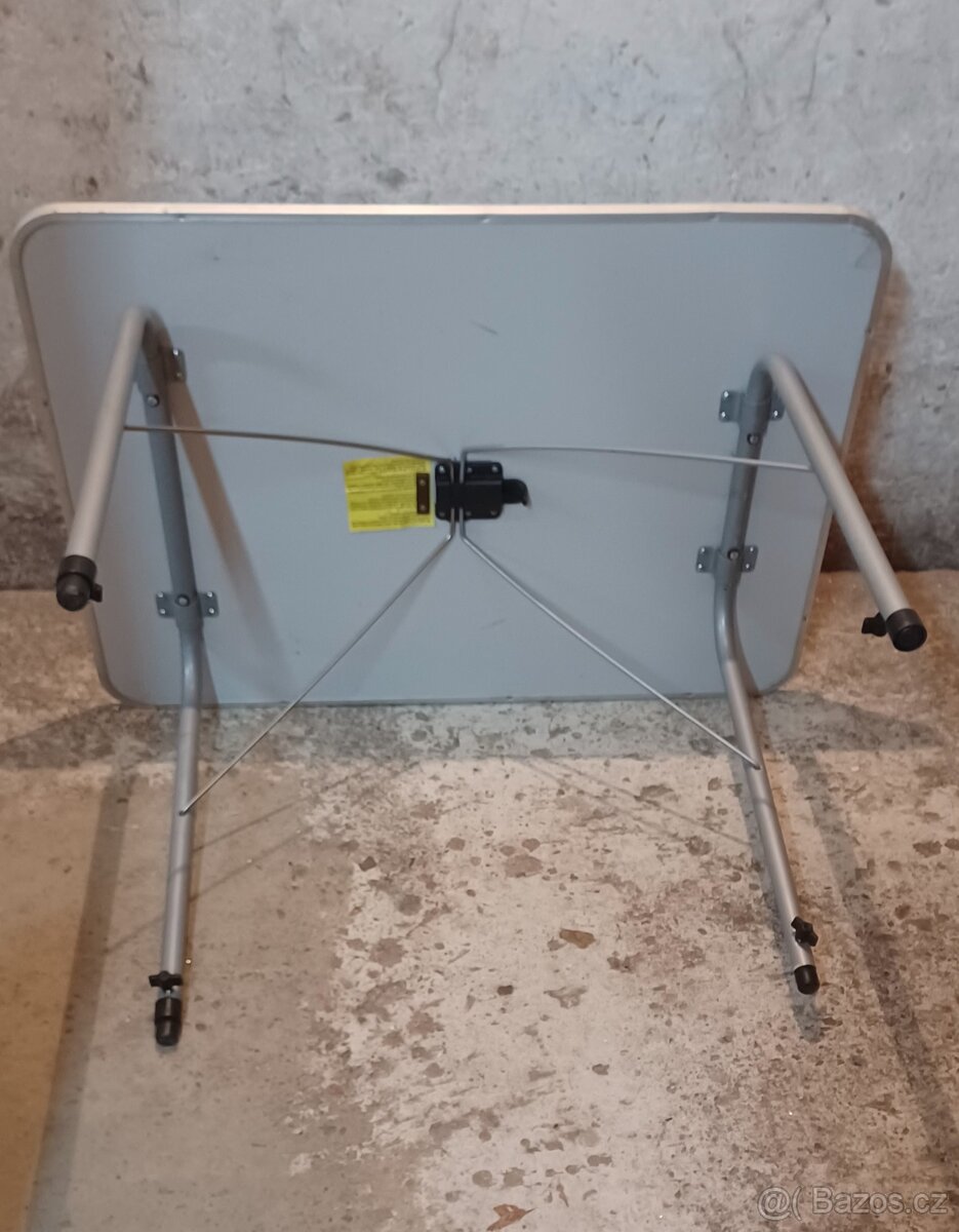 Kempingový stůl - 6