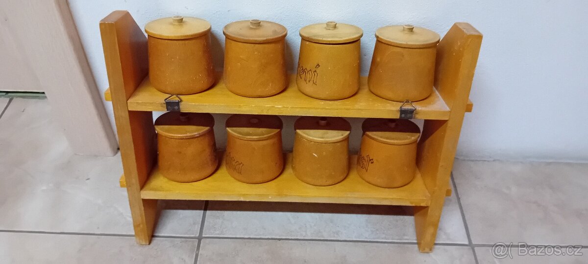 Stare dřevěné korunky s polickou - 6