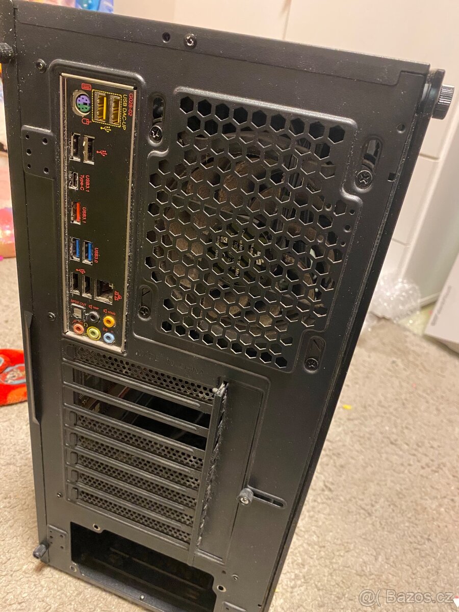 Gigabyte GA-970-GAMING + case - 6