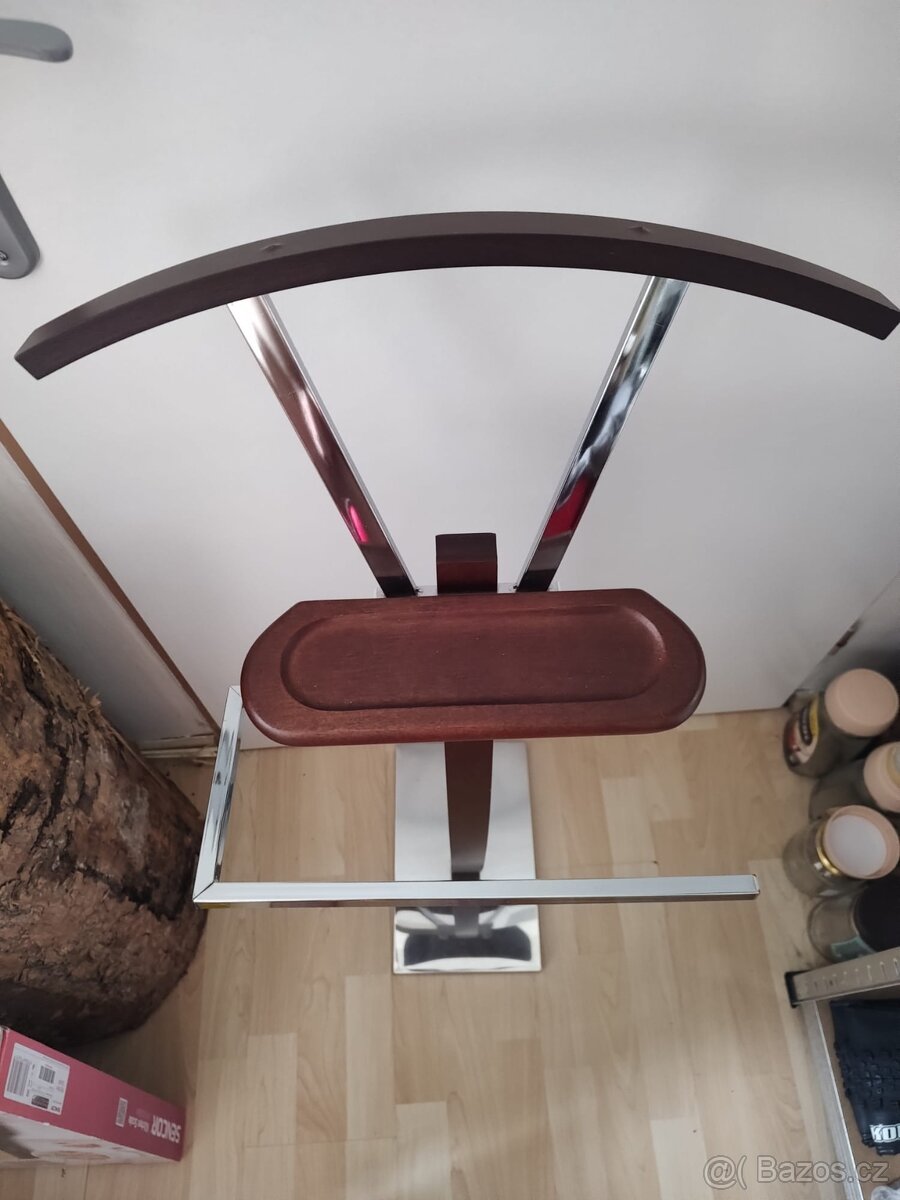 Sluha věšák hezký stav - 6