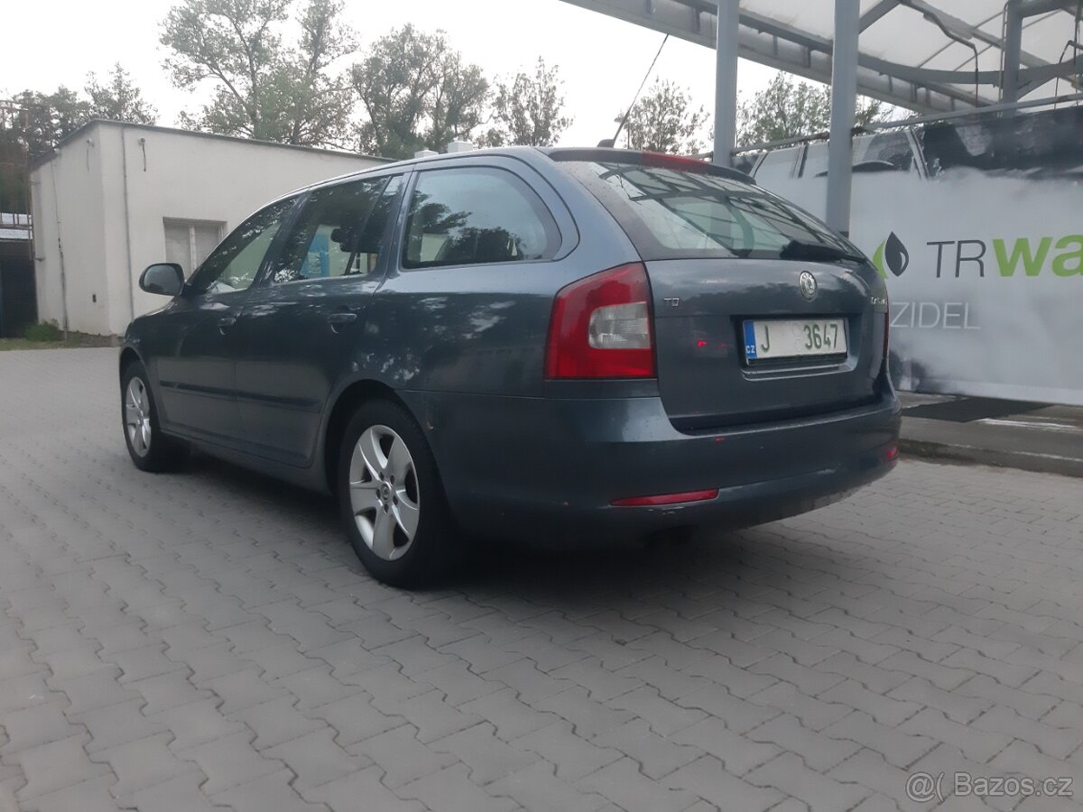 Škoda Octavia Combi II Facelift 2.0 TDI Navig. 2x sada pneu - 6