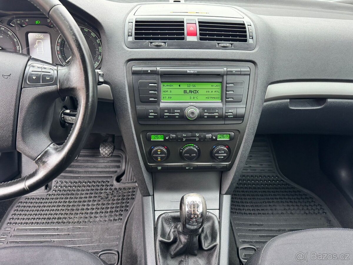 ŠKODA OCTAVIA 2.0TDI 103KW ELEGANCE - XENONY - 6