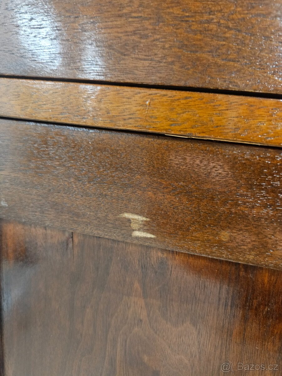 Starožitná kredenc - 6