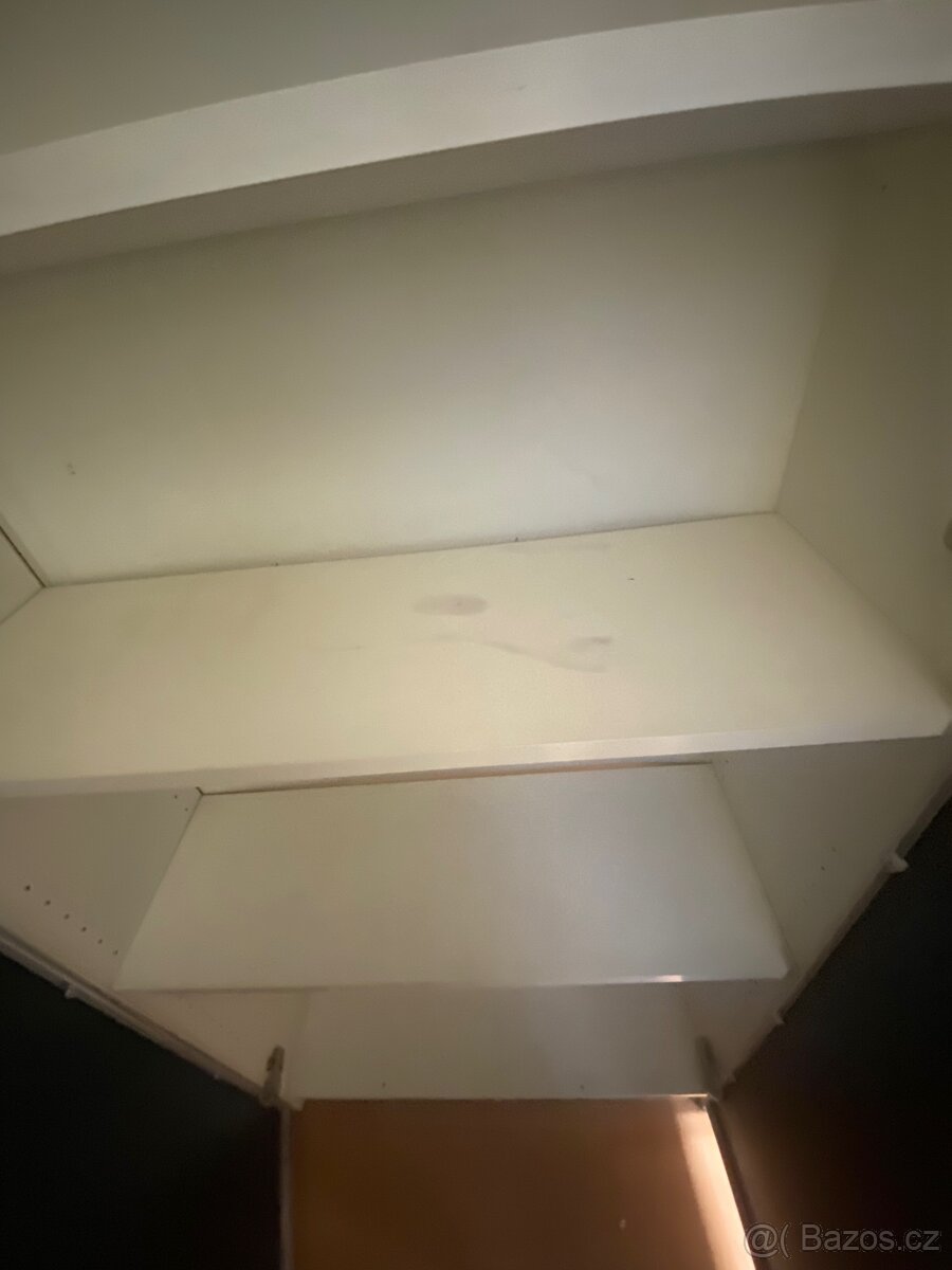 Knihovna s dvířky - 6