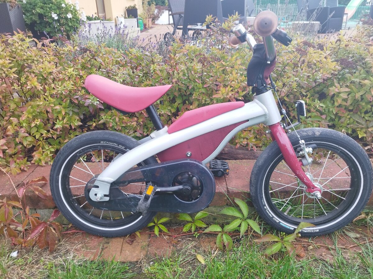 Červené dětské kolo BMW - 6