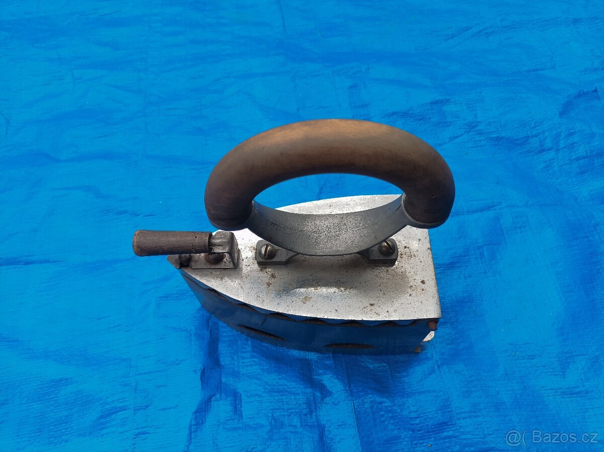 Stará žehlička, made in Czechoslovakia - 6