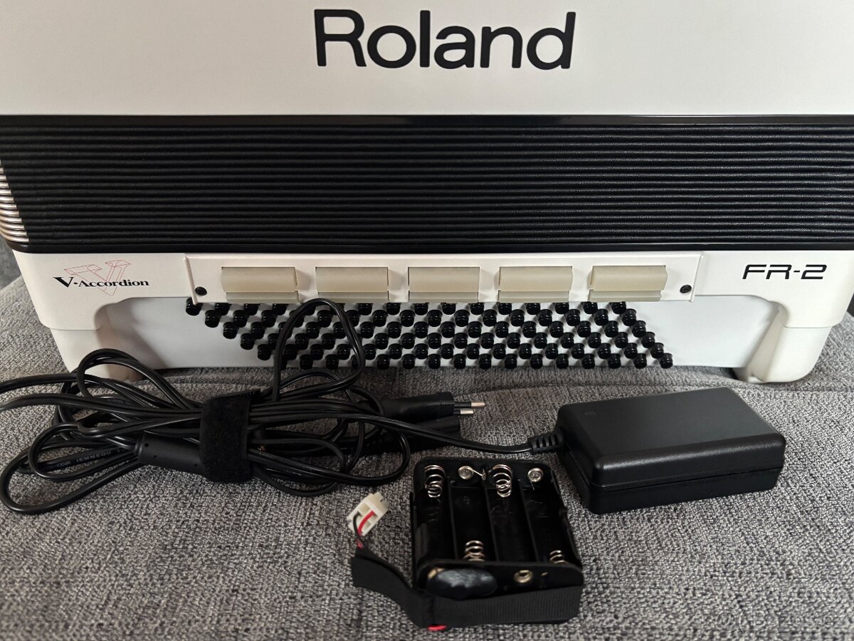 Elektronický akordeon Roland FR-2 klávesový / harmonika - 6