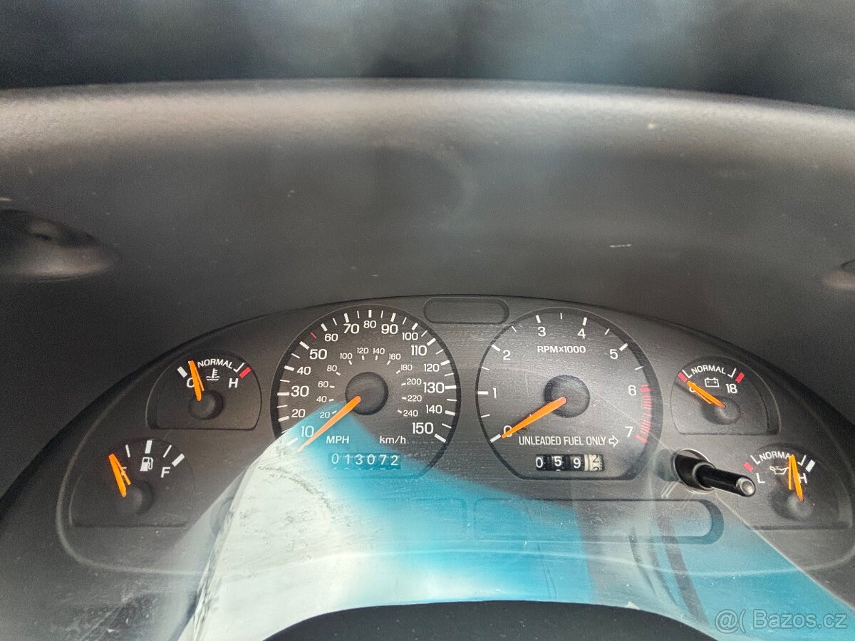 Ford Mustang GT Convertible - 6