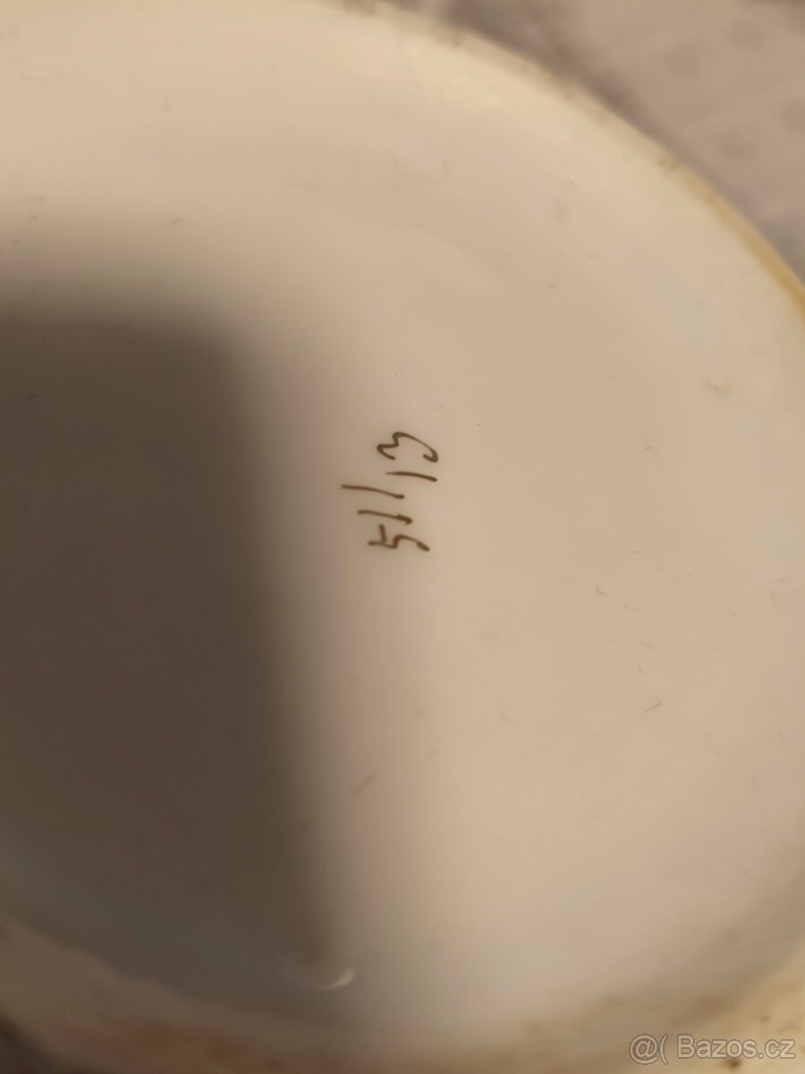 Stará porcelánová konvička. - 6