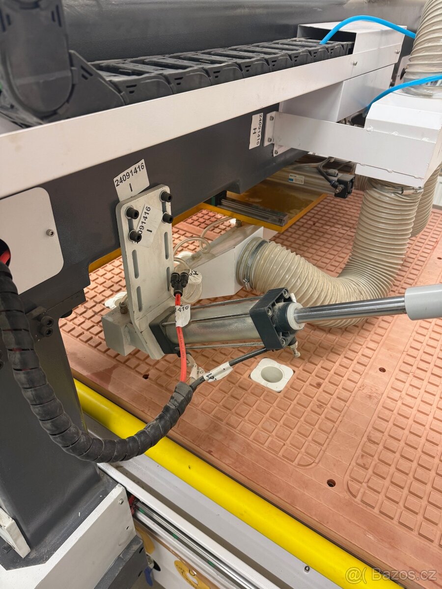 CNC frézka s výměnnými nástroji - 6