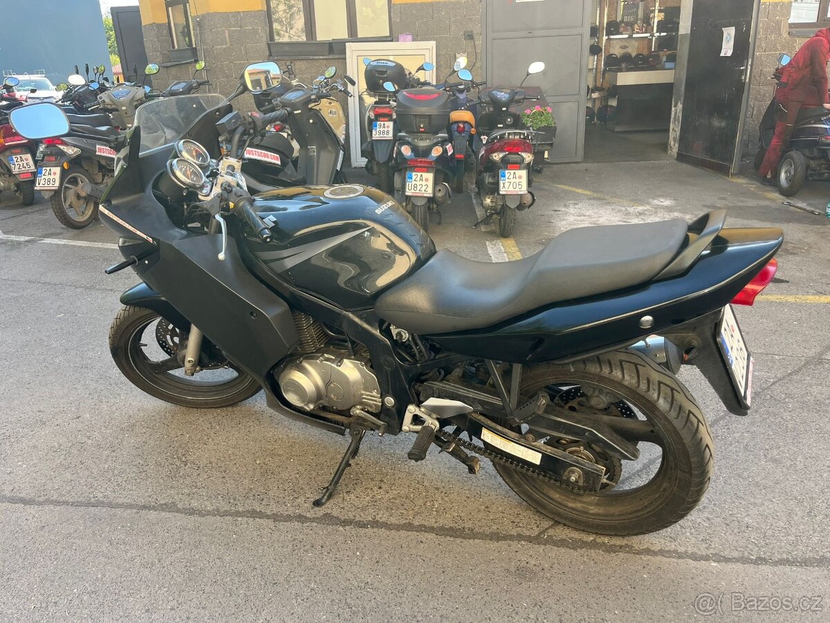 Sleva. Suzuki GS500 FU - 6