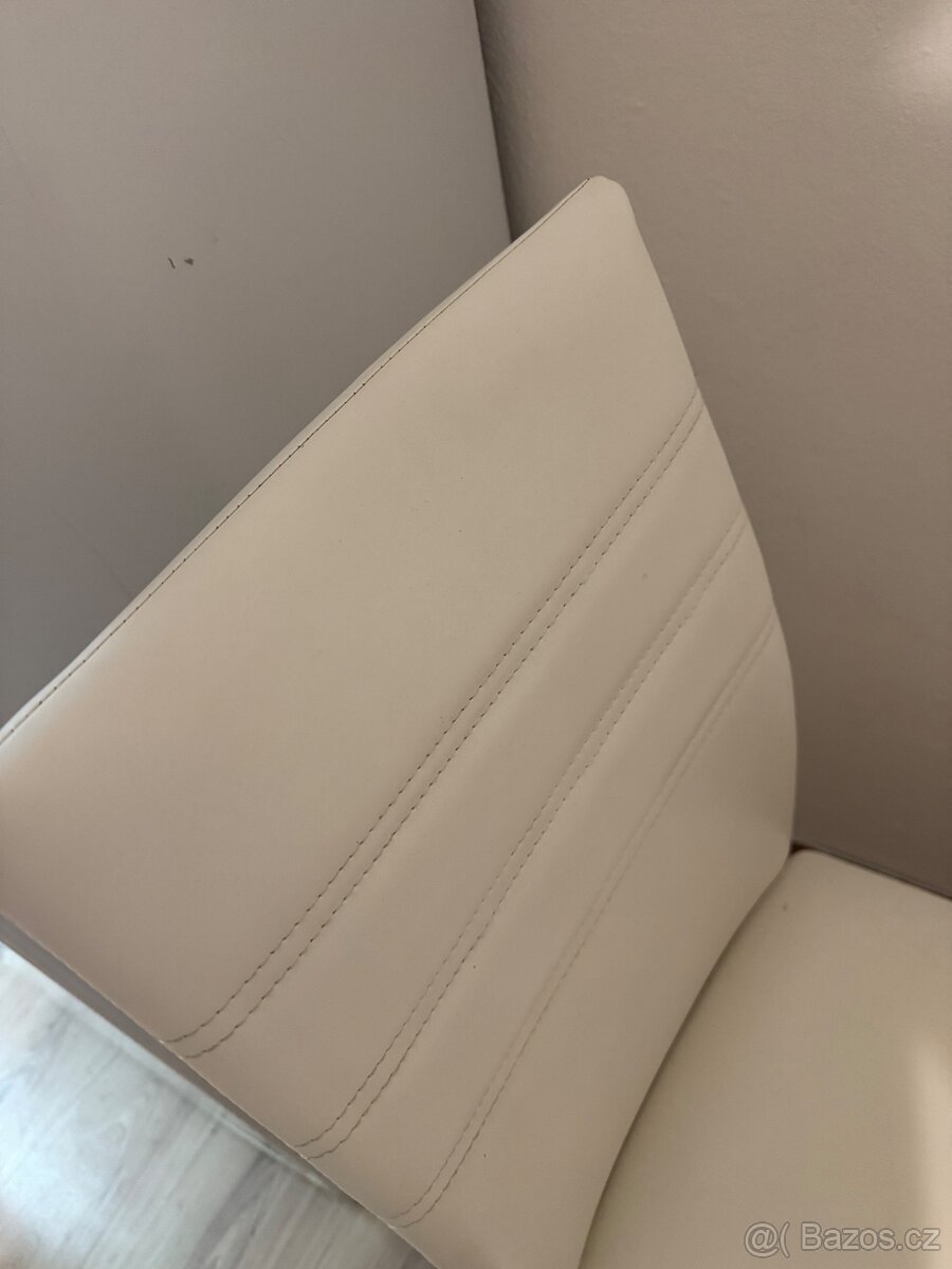 Prodám jídelní stůl se čtyřma židlema - 6