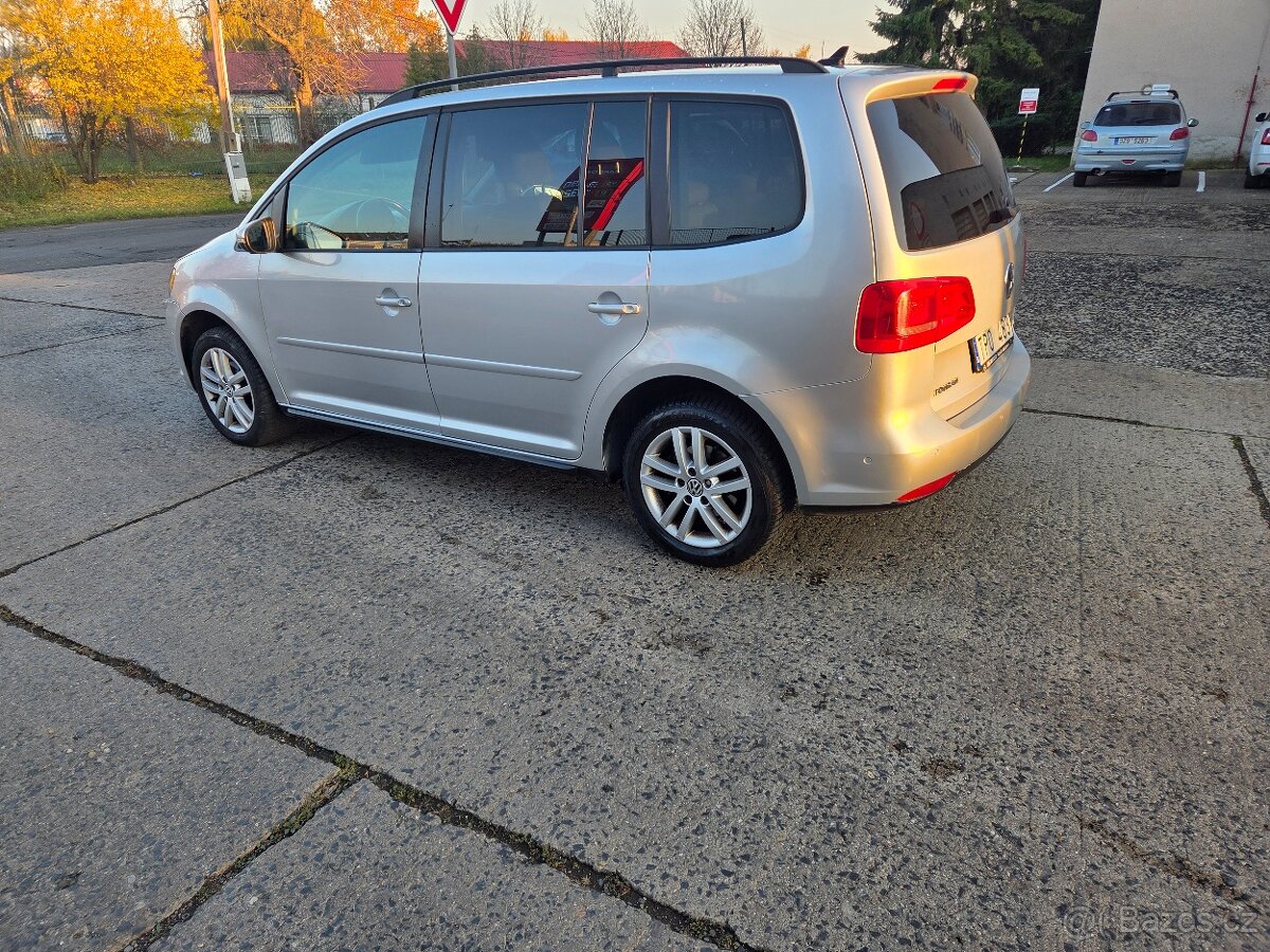 Dobrý den nabízím k prodeji krásný rodiny vůz Volkswagen Tou - 6