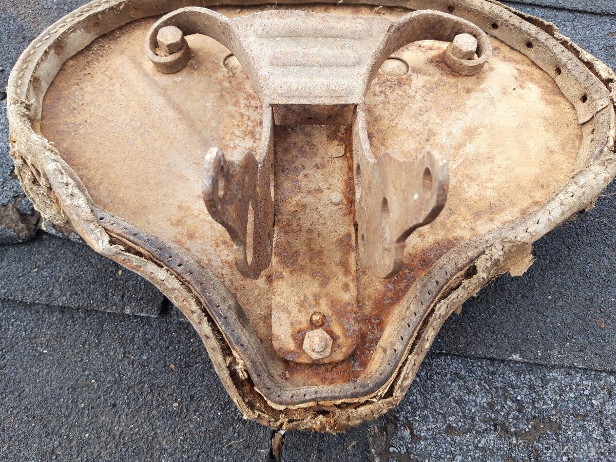 Sedlo Ogar 350, 1948, typ 12 - 6