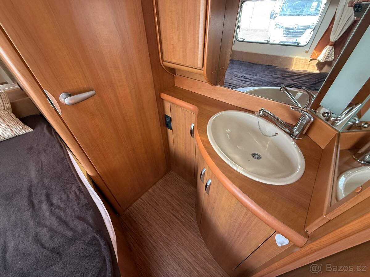 Hobby 560, předstan, solární panely, měnič - 6