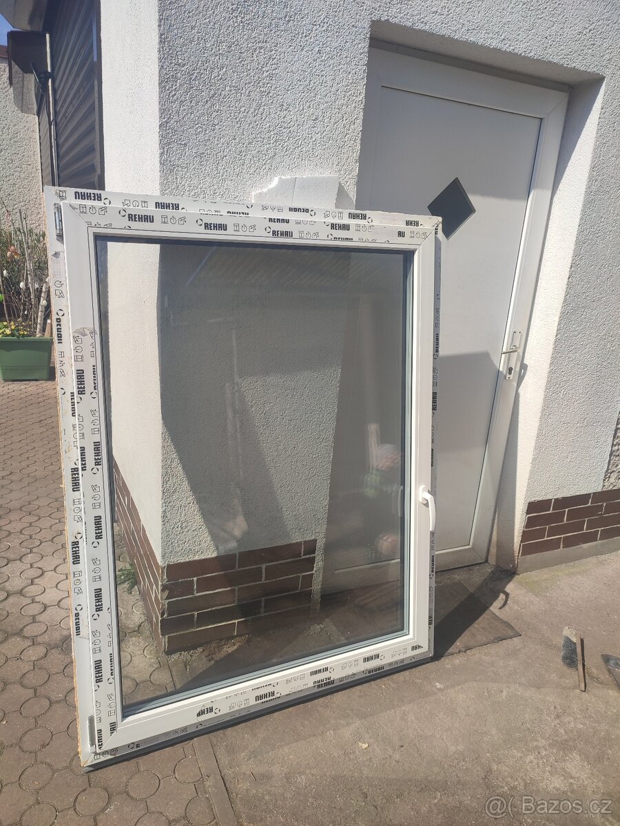 Značkové plastové okno antracit, bílá - 6