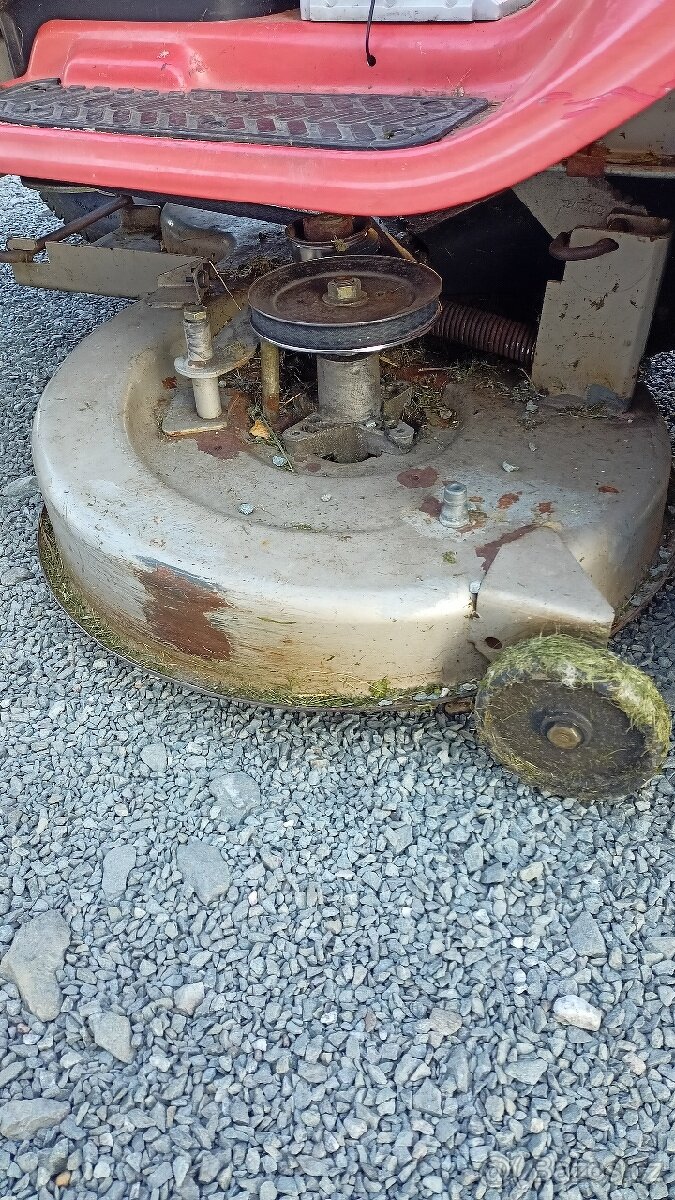 Zahradní traktor MTD - 6