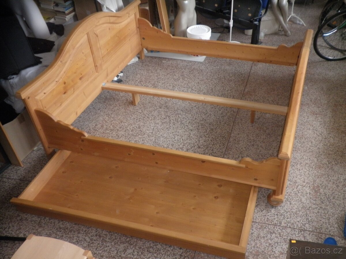 Dřevěná manželská postel s rošty - 6