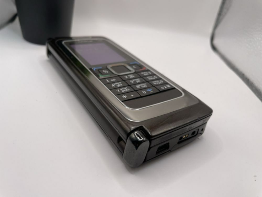 Nokia e90 top stav - 6