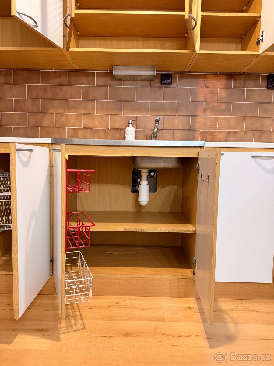Kuchyňská linka – skvělý stav - 6