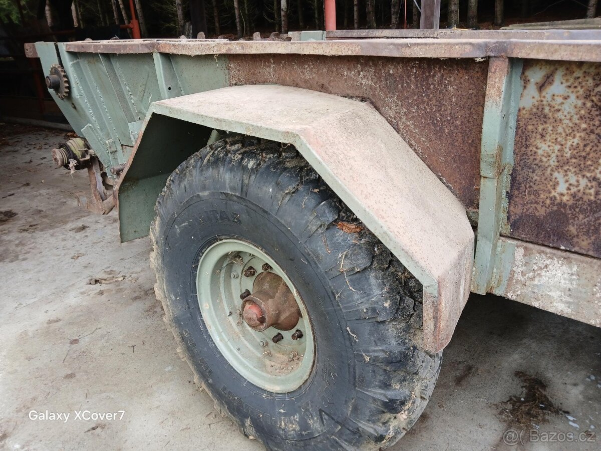 Rozmetadlo hnoje RUR 5 - 6