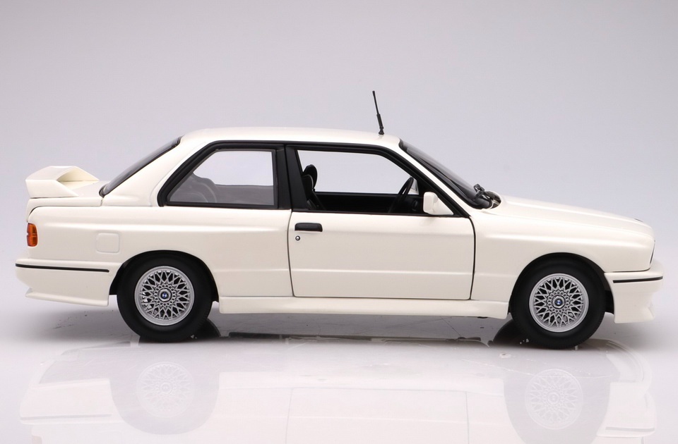 BMW E30 M3 1987 1:18 Minichamps - 6