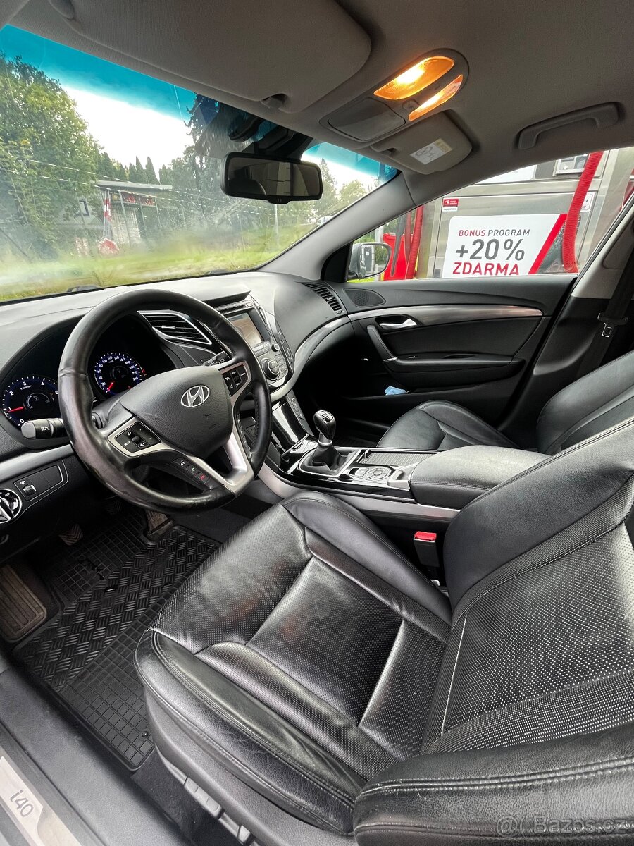 Hyundai i40 Premium 1.7 CRDi – plná výbava, 2 sady kol - 6