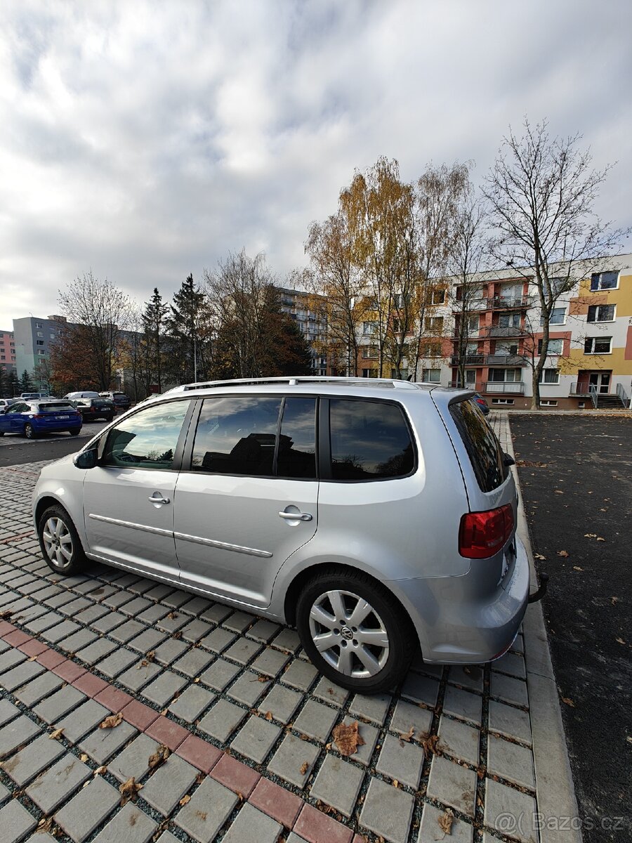 Volkswagen Touran 2.0tdi - HIGHLINE-ČR - 6