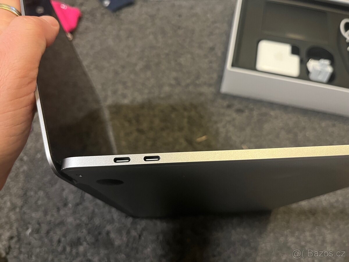 13 Macbook Pro 2019 s Touchbarem, i5 - 6