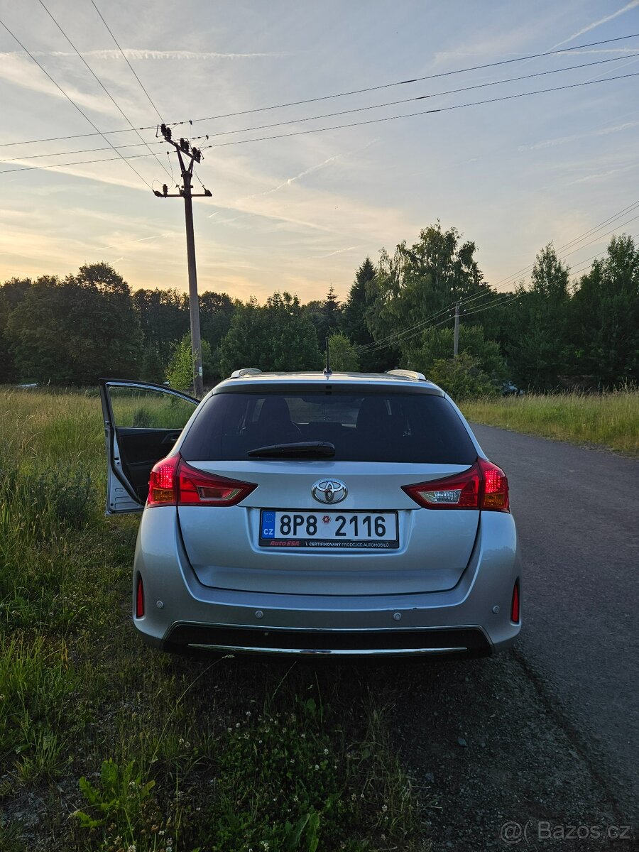 Toyota Auris Ts 2.0D - 6