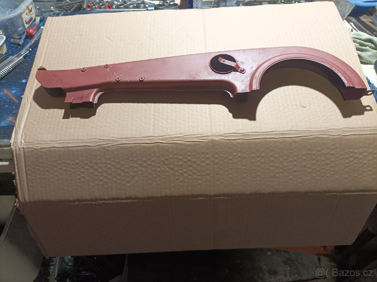 Vrchní díl krytu řetězu. - 6