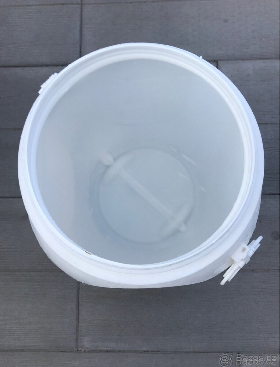 Plastový sud 50 L s těsnícím víkem - 6