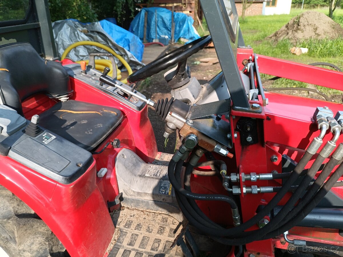 Malotraktor s čelním nakladačem a podkop - 6