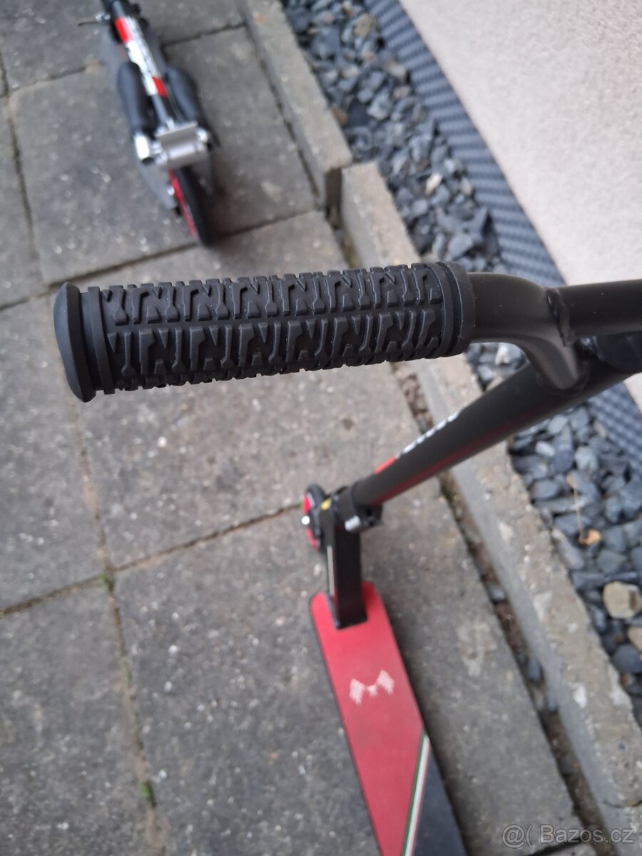 Freestyle koloběžka Ferrari - 6