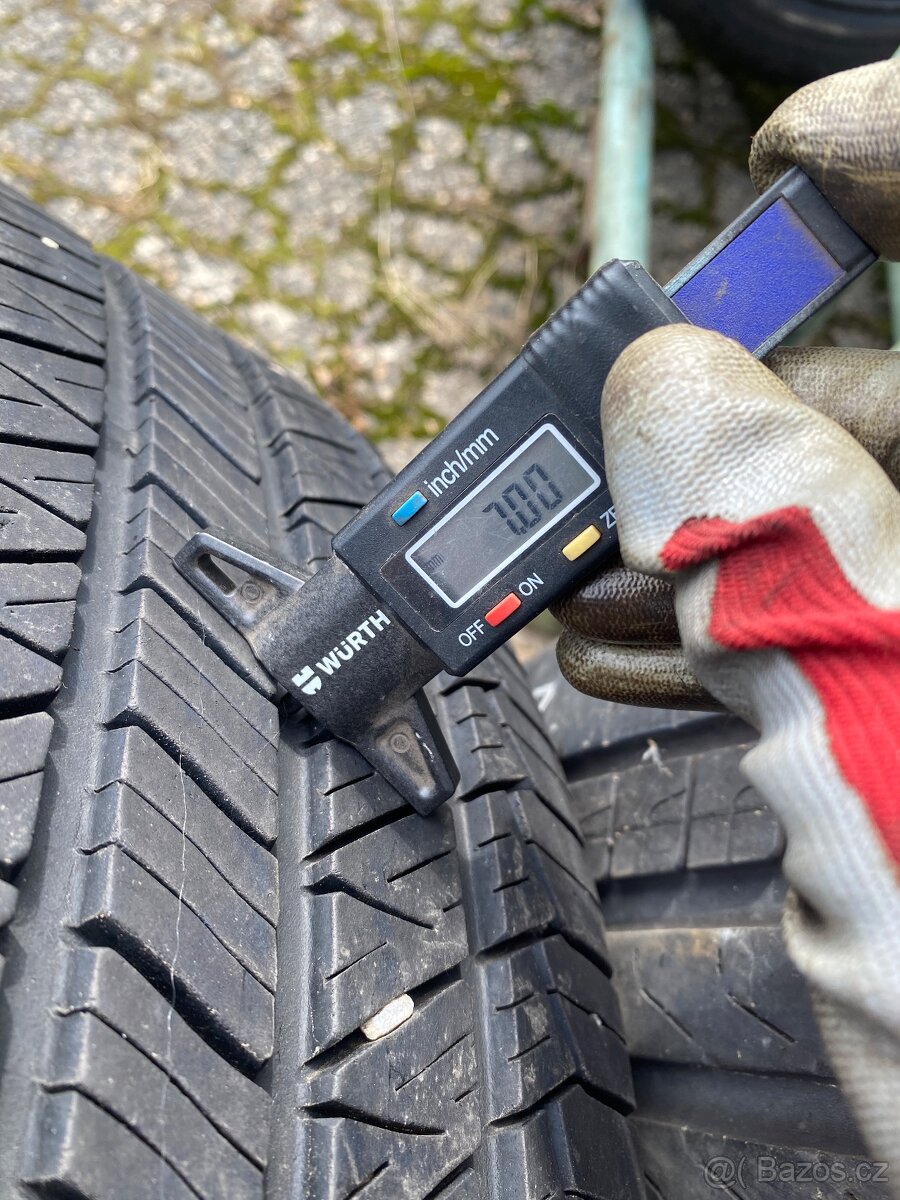 255/60R18 - 6