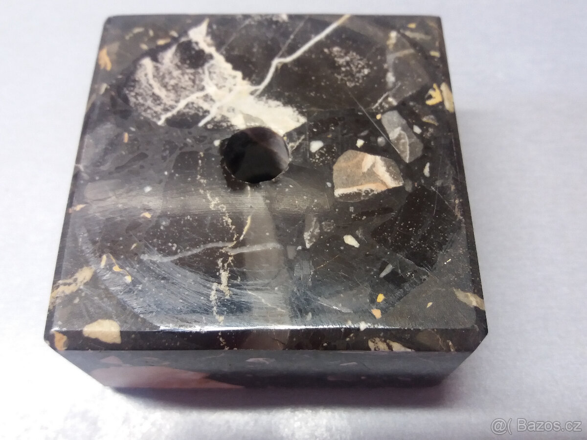 Hodinky, kameninové koule, soška, mramorové vajíčko, mačety - 6