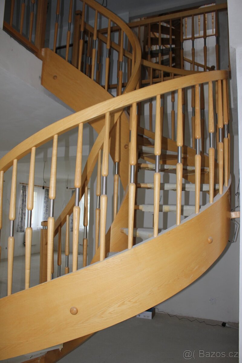 Jasanové masivní schody 333cm - 6