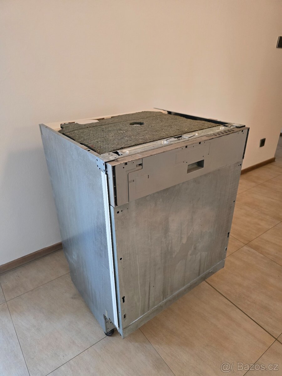 Myčka Elektrolux ESL67070R - 6