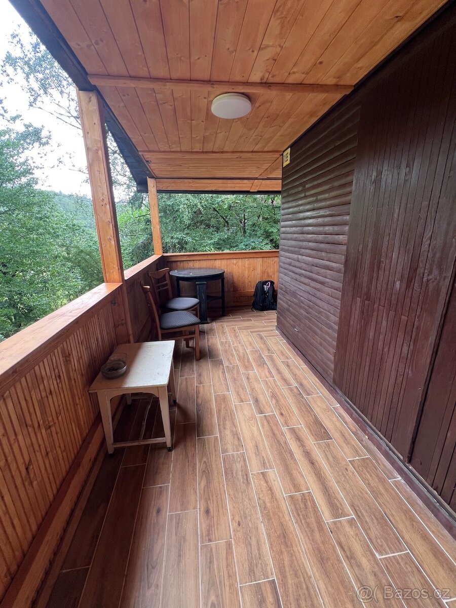 Chata po rekonstrukci u řeky Berounky pod hradem Křivoklát - 6