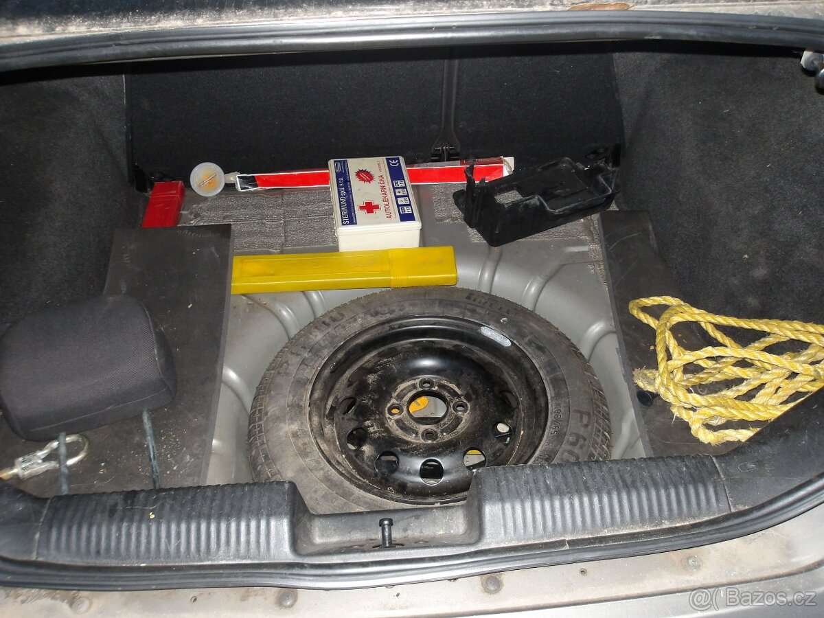 Ford Focus sedan benzín - 6