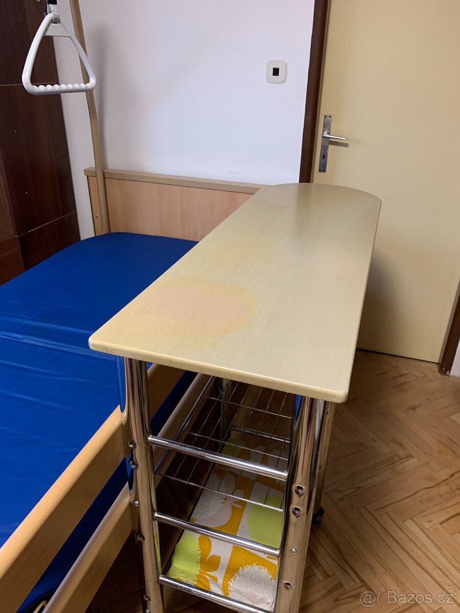 elektrická polohovací postel pro seniory a stolek - 6