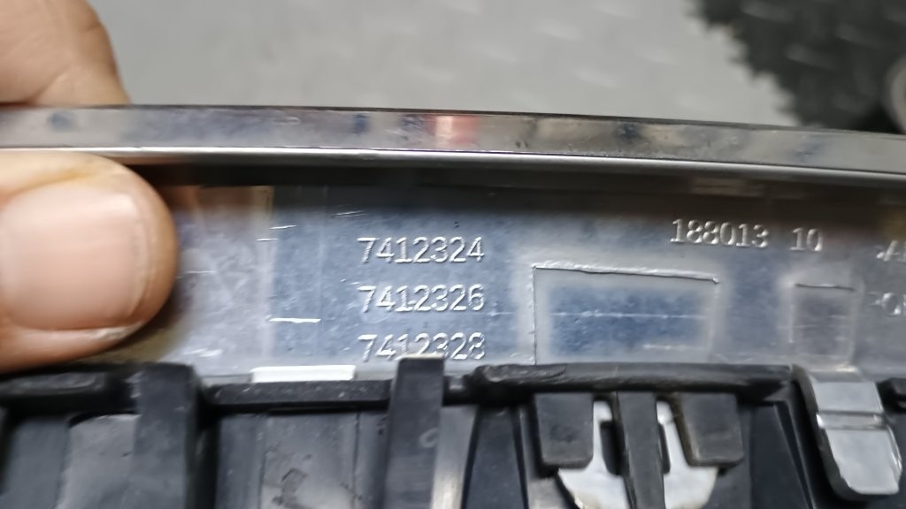 BMW 5 F10 F11 2010 - 2017 predna maska okno sklo okular - 6