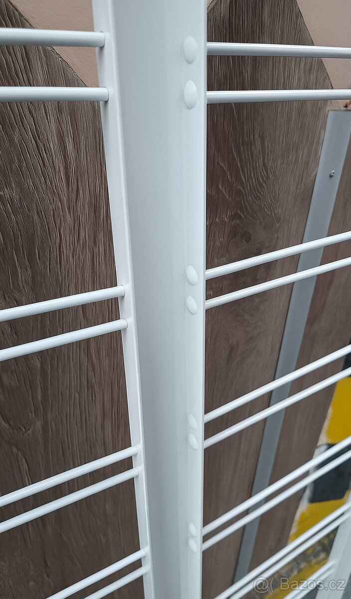 Kovový stojan (žebřík) - 6