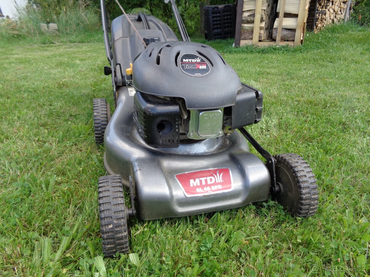 Benzínová sekačka s pojezdem MTD záběr 46 cm - 6