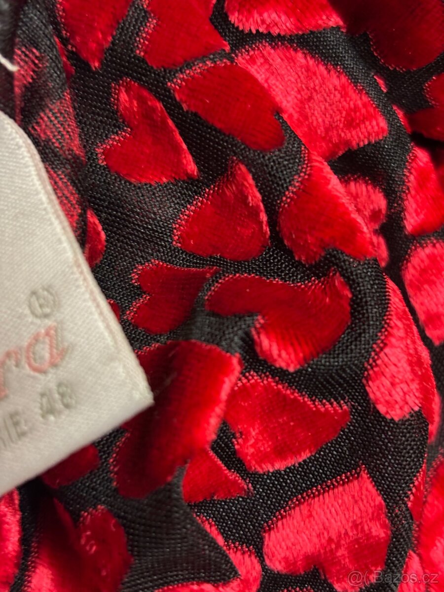 Košilka na spaní se srdíčky ve.L - 6