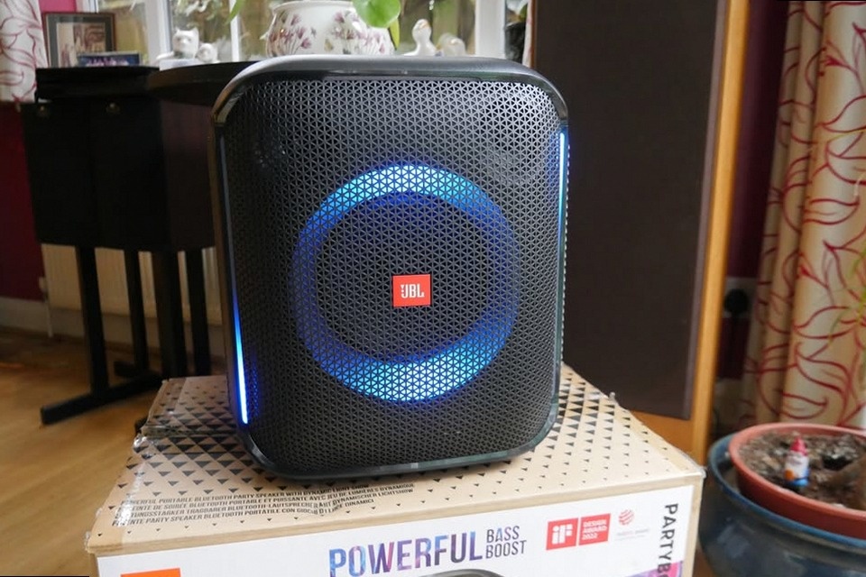 JBL Partybox encore s mikrofonem - 6