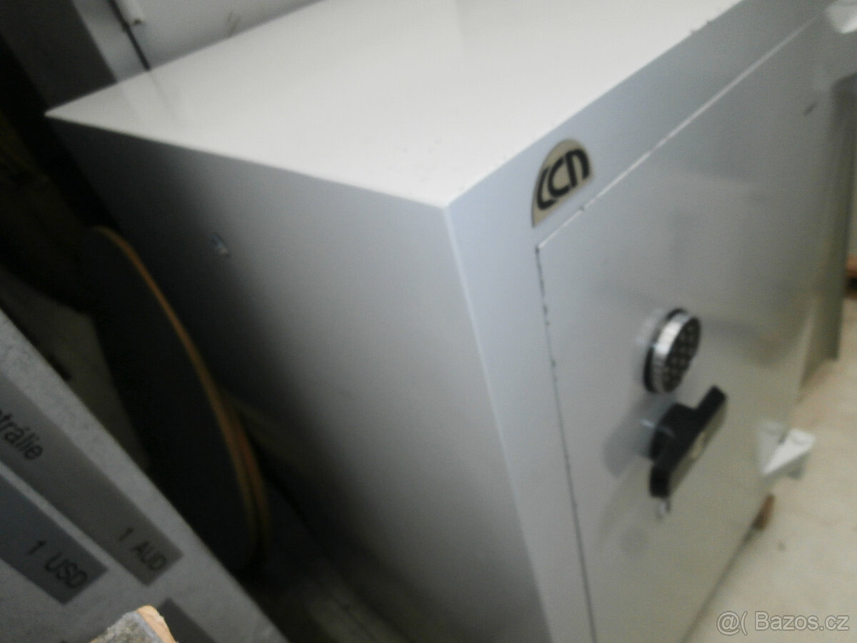 Trezor železobetonový bankovní za 15.000 kč - 6