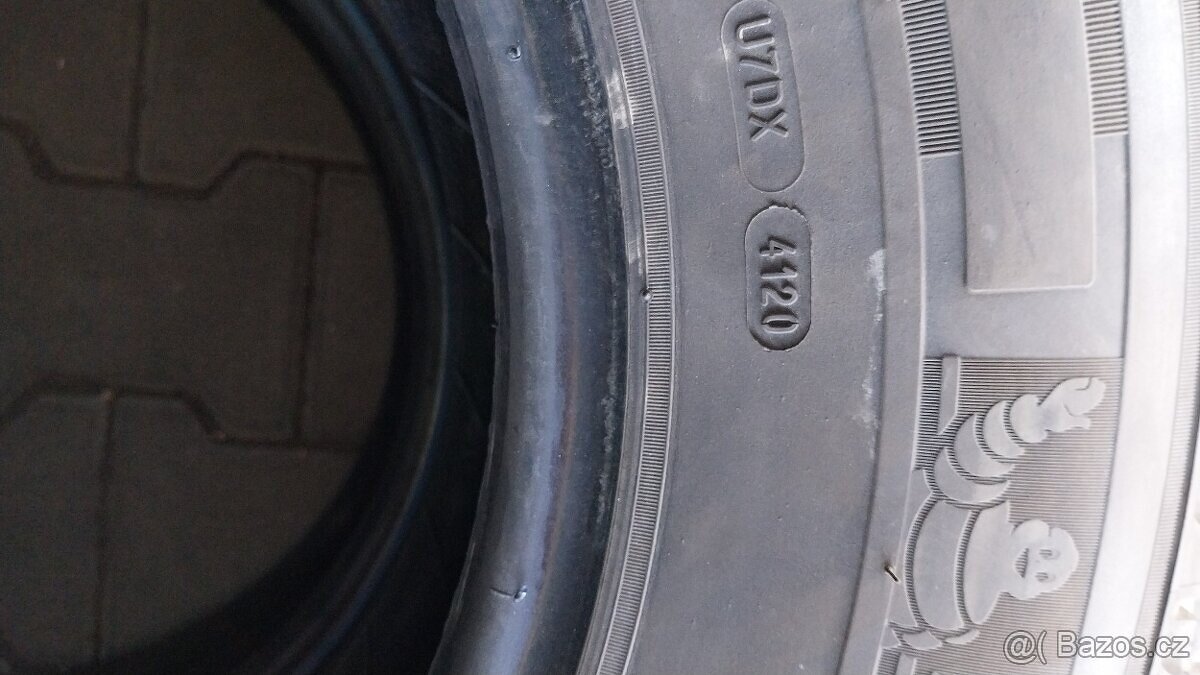 Prodám 2 pneu Michelin 225/75/16 CP - 6